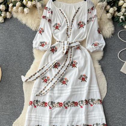Fashion Embroidered Puffy Sleeve Dress