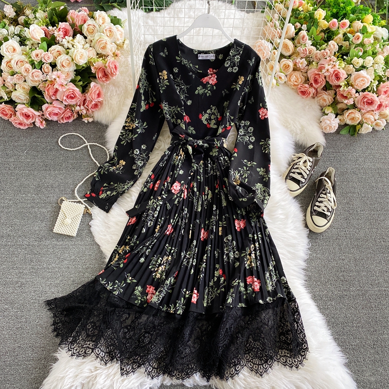 Retro Fashion Temperament Floral V-neck Lace Stitching Dress