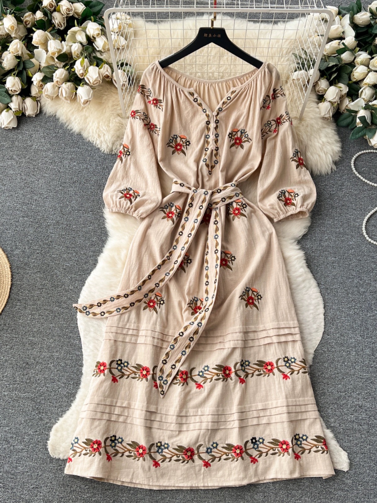 Fashion Embroidered Puffy Sleeve Dress