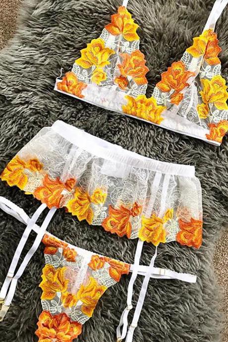 Elegant Fashion Embroidery Flower Underwear Set