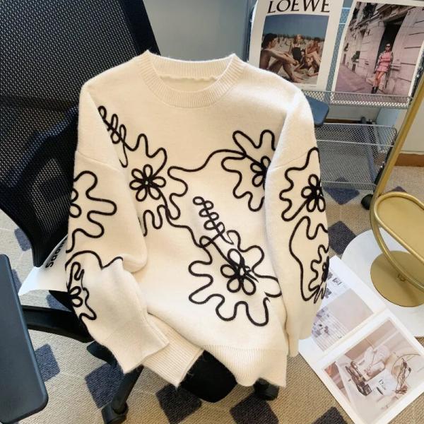 Design Round Neck Long Sleeved Knitted Sweater